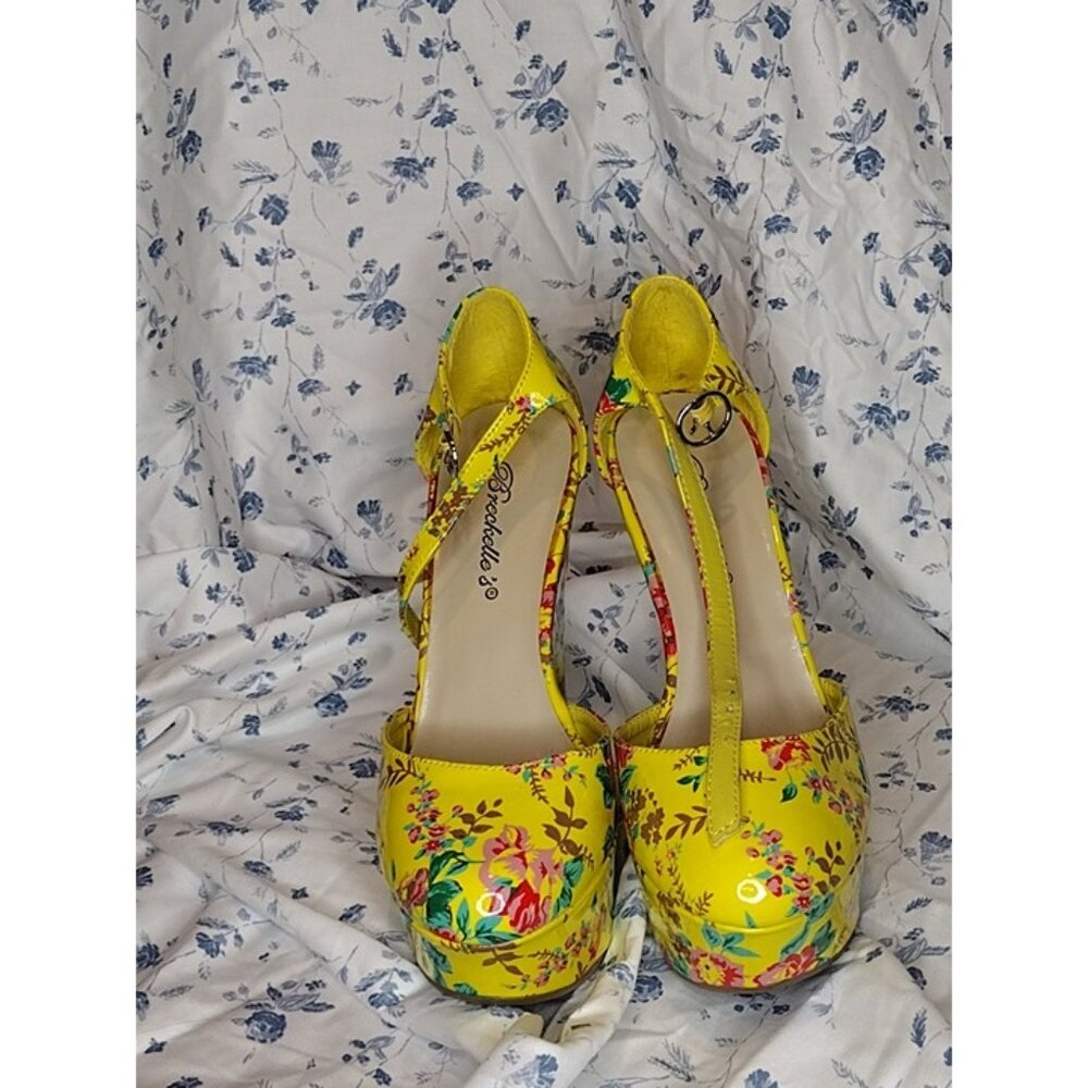 Breckelle's Yellow Wedge platform heels size 5.5